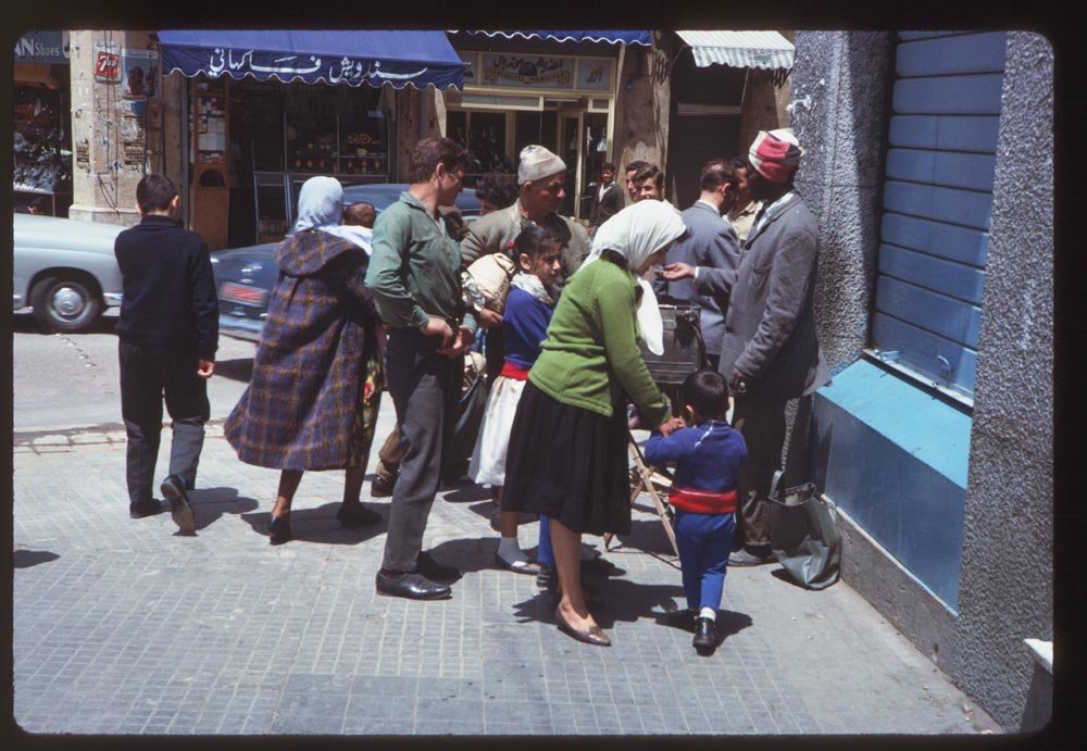 ... a sidewalk vendor drew a crowd ...